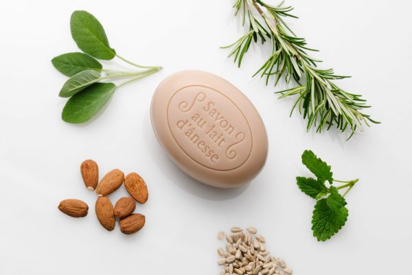 Savon au lait d'ânesse Ovale, parfum Ambre 200g – Image 4