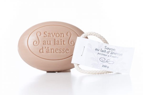 Savon au lait d'ânesse avec corde, parfum ambre 200g