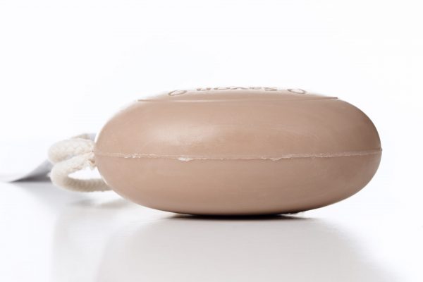 Savon au lait d'ânesse avec corde, parfum ambre 200g – Image 3